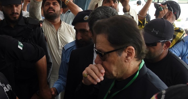 Bivši pakistanski premijer osuđen na tri godine zatvora. Policija ga uhitila