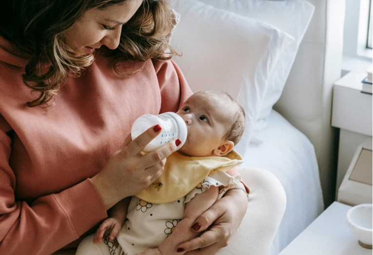 Hranjenje bez usporedbe: 7 korisnih podsjetnika za hranjenje beba bez stresa