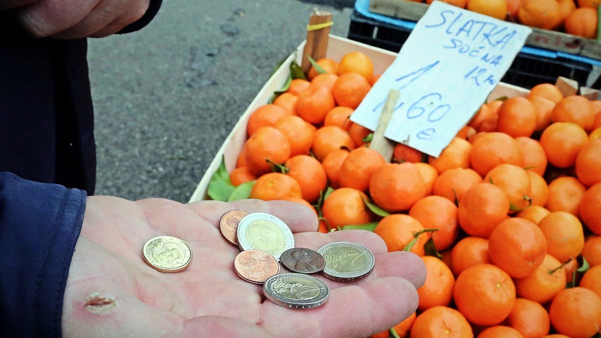 Svjetsko istraživanje: Gotovo polovini radnika plaća pokriva samo osnovne troškove