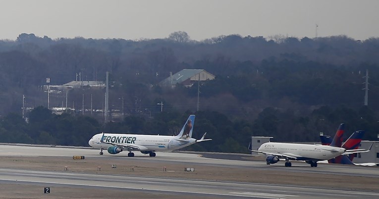 U SAD-u putnik u avionu imao skalpel: "Prijetio je da će izbosti ljude"