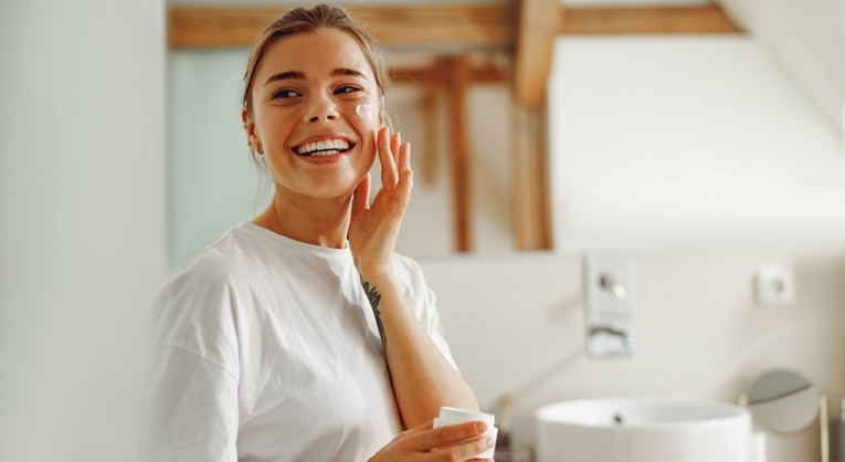 Dermatologinja upozorava: Vrat najbrže stari, a rijetko ga njegujemo