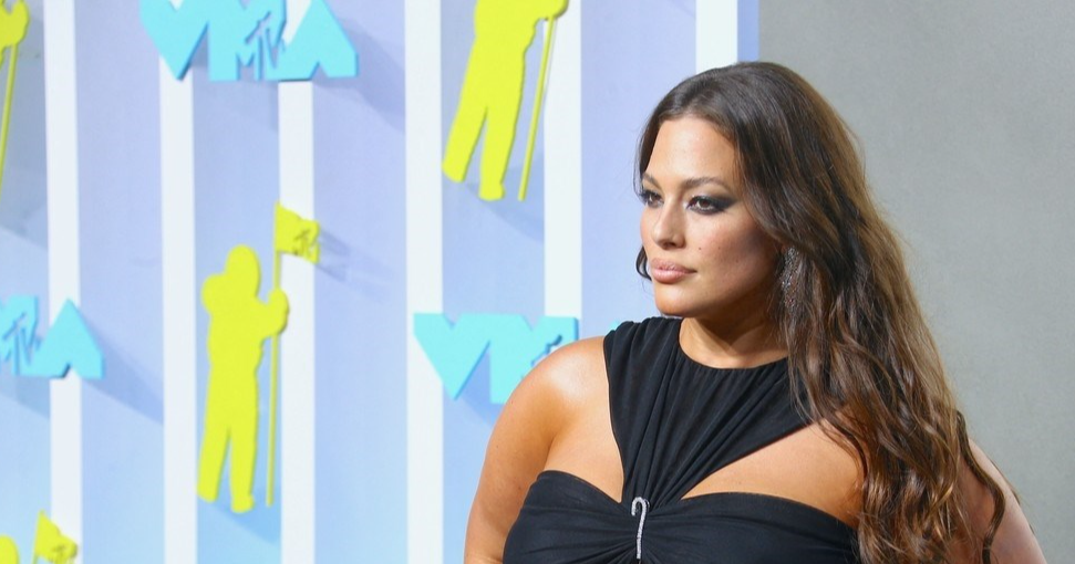 Ashley Graham ponosno pokazala strije na crvenom tepihu MTV-jeve dodjele nagrada