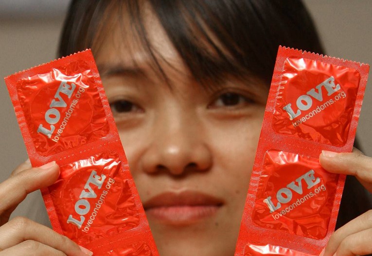 U Kini od 1. siječnja porez na kondome: S politike jednog djeteta na troje 