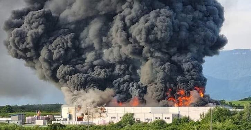 VIDEO Golemi požar u tvornici u Bihaću: "Zatvorite prozore, nemojte ići van"