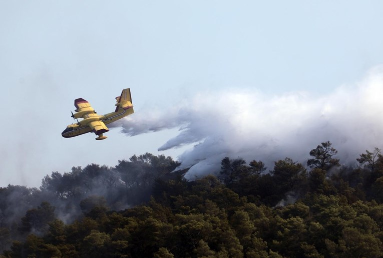 Poslijepodne izbio požar na Hvaru, brzo je lokaliziran