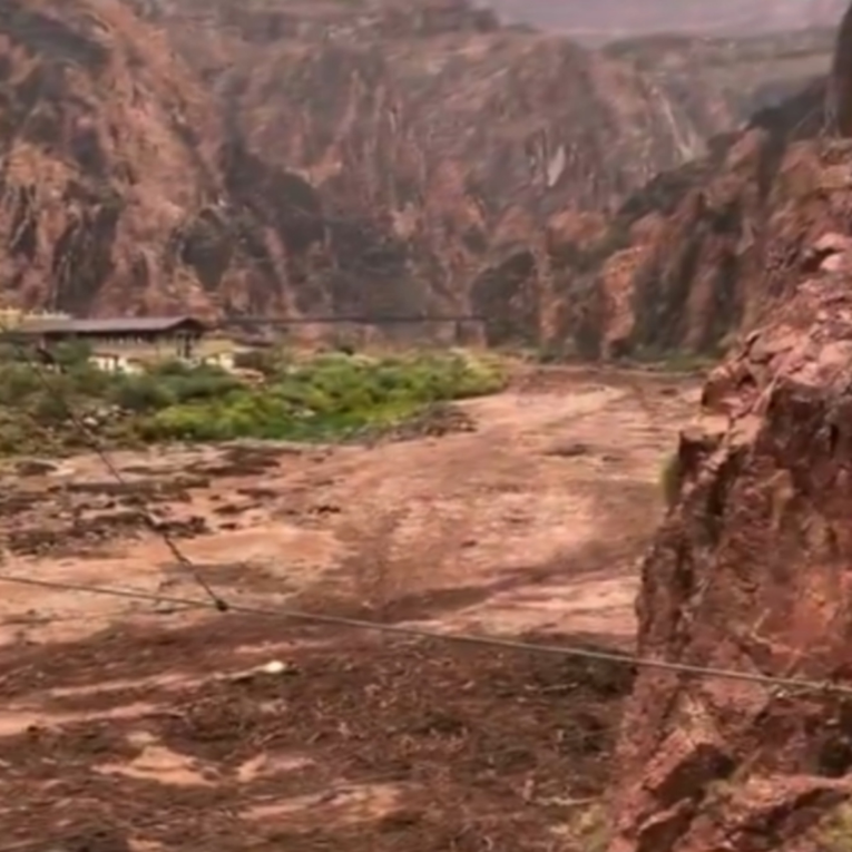VIDEO Most se srušio odmah iza njih u Grand Canyonu. "Bježite, bježite, bježite!"