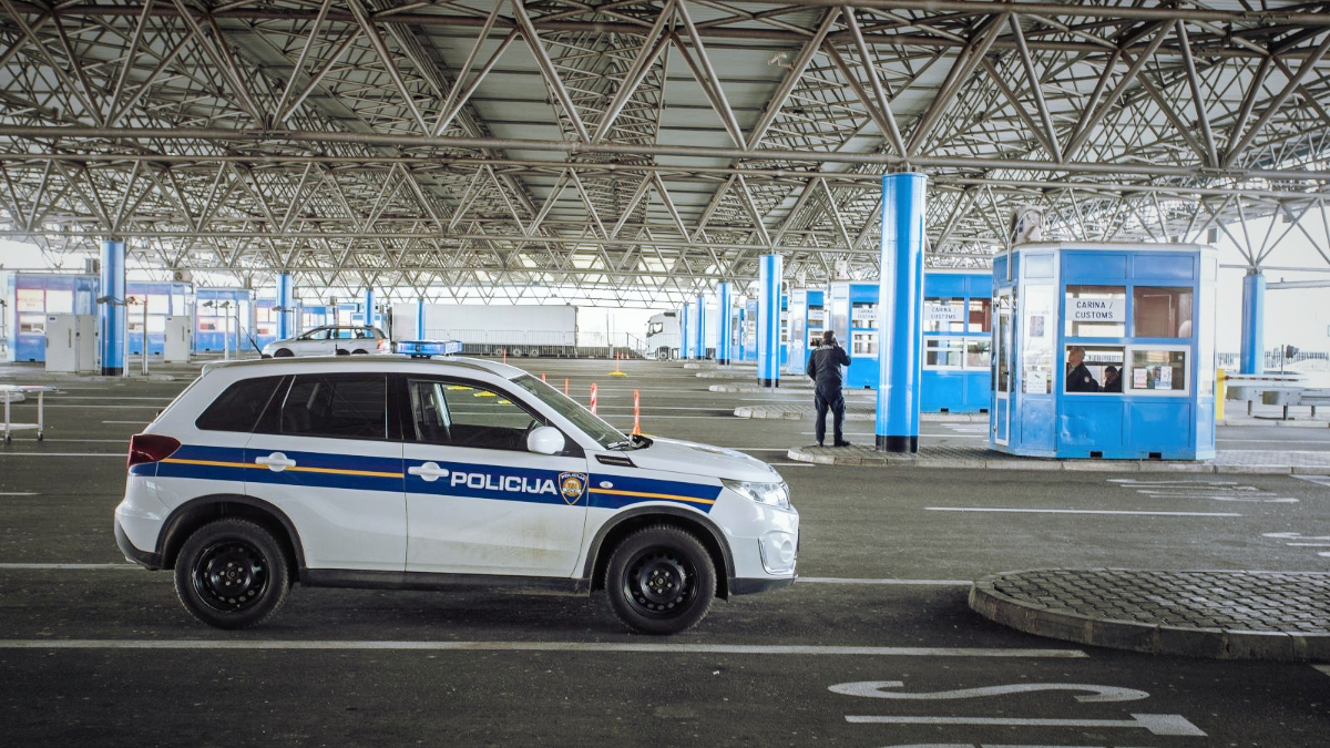 Policija na Bajakovu uhitila dvojicu muškaraca zbog krivotvorenog PCR testa