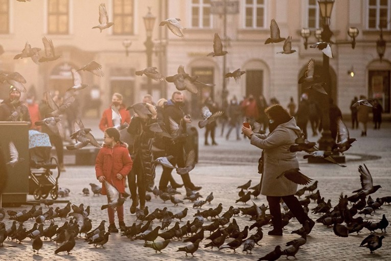 Demografski slom Poljske lani se produbio. "Nema onih koji bi trebali imati djecu"