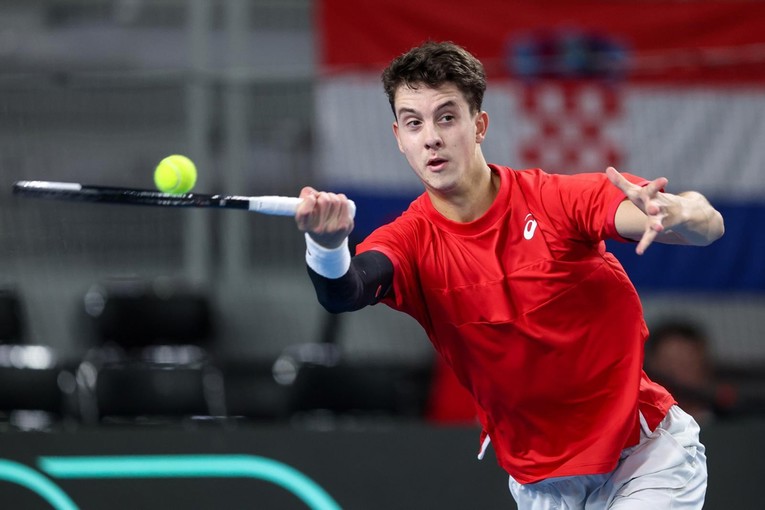 Pogledajte kako je mladi hrvatski tenisač nadmudrio Zvereva. Pljeskali mu i Nijemci