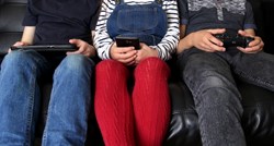 Pola roditelja nije svjesno da ekrani štete dječjem vidu, prema anketi