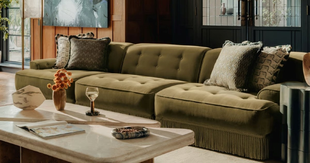 Nekoć "baka-stil", danas moderan hit - sofe s resama se vraćaju