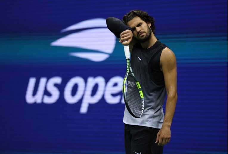 Šok na US Openu. Alcaraz ispao u četvrtfinalu, meč završio tri sata iza ponoći