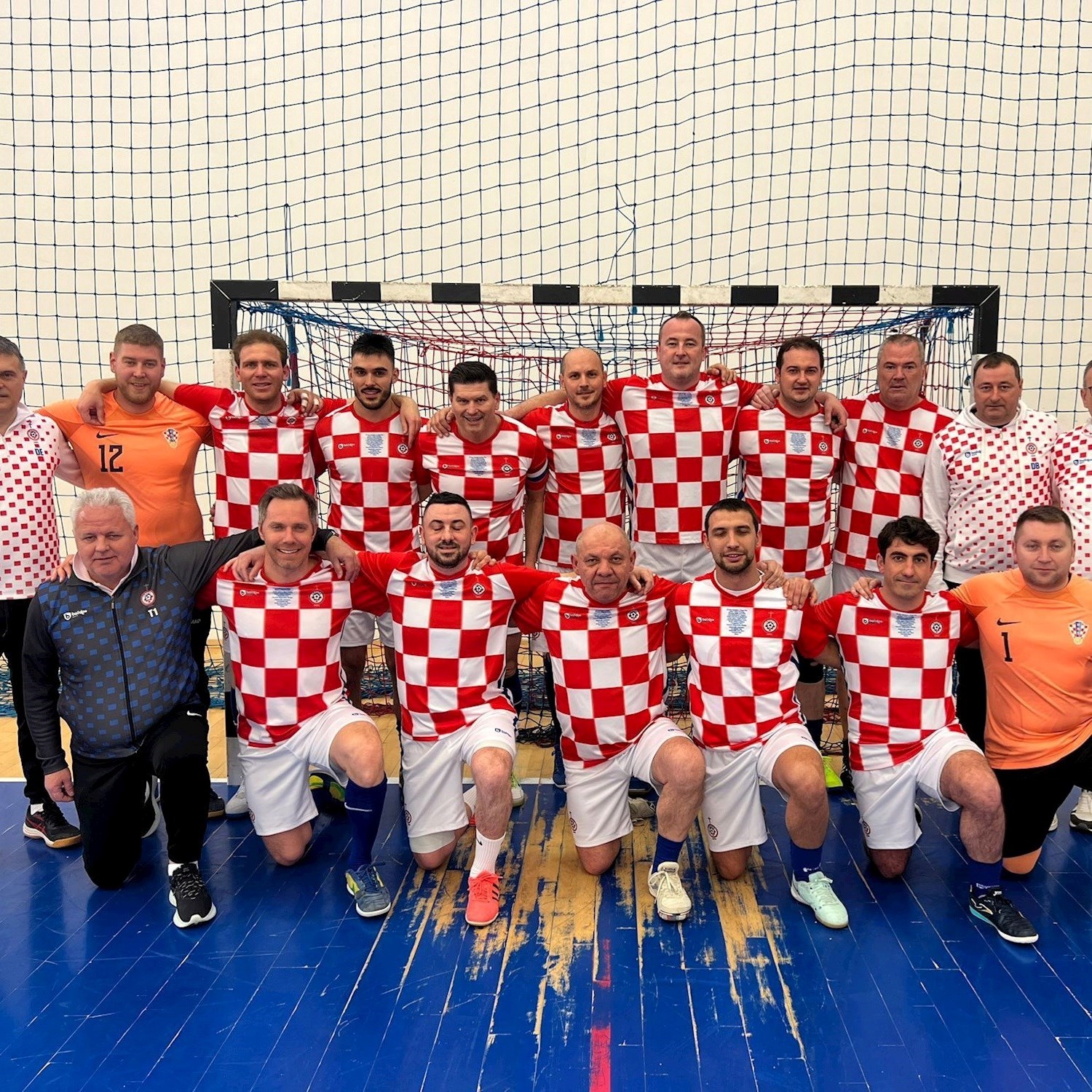 Hrvatski svećenici ušli u polufinale Eura pa zapjevali Ako ne znaš šta je bilo