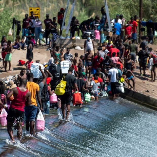 Vraća se Trumpova imigracijska politika, migranti znali godinama čekati na granici