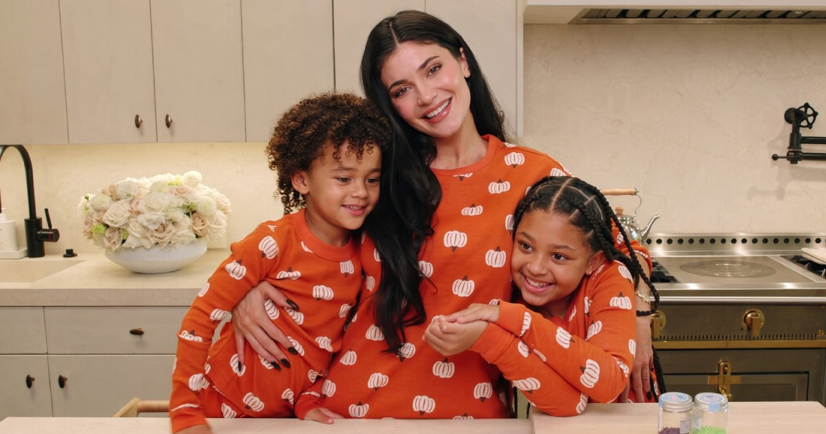 Kylie Jenner pokazala kako s djecom priprema kekse za Noć vještica