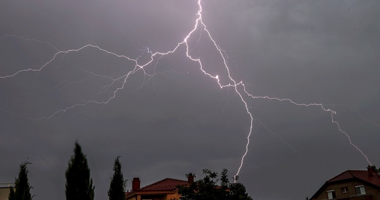 15-godišnjaka u Italiji udario grom, u kritičnom je stanju