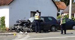 Frontalni sudar dvaju auta kod Pleternice, vozač preminuo na putu do bolnice