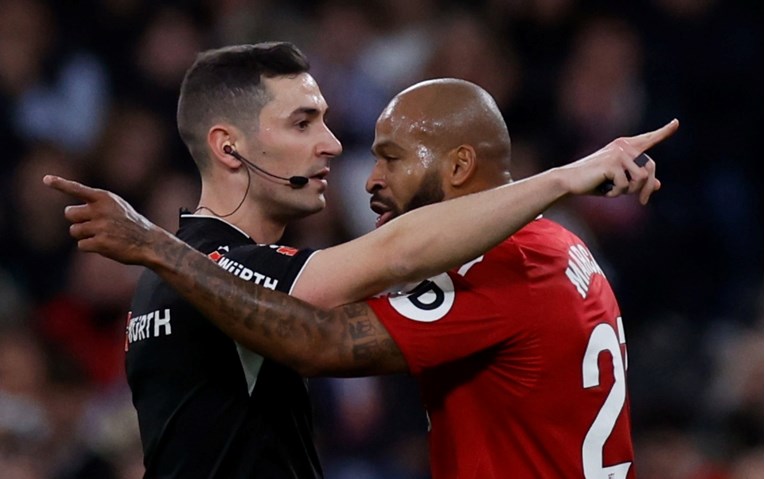 Stoper Seville dobio šest utakmica kazne zbog vrijeđanja suca