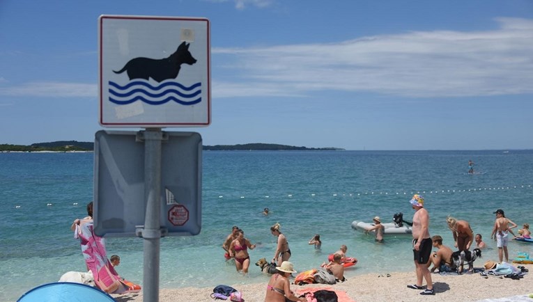Na Šolti se na plaži potukli zbog psa, muškarac završio s teškom ozljedom