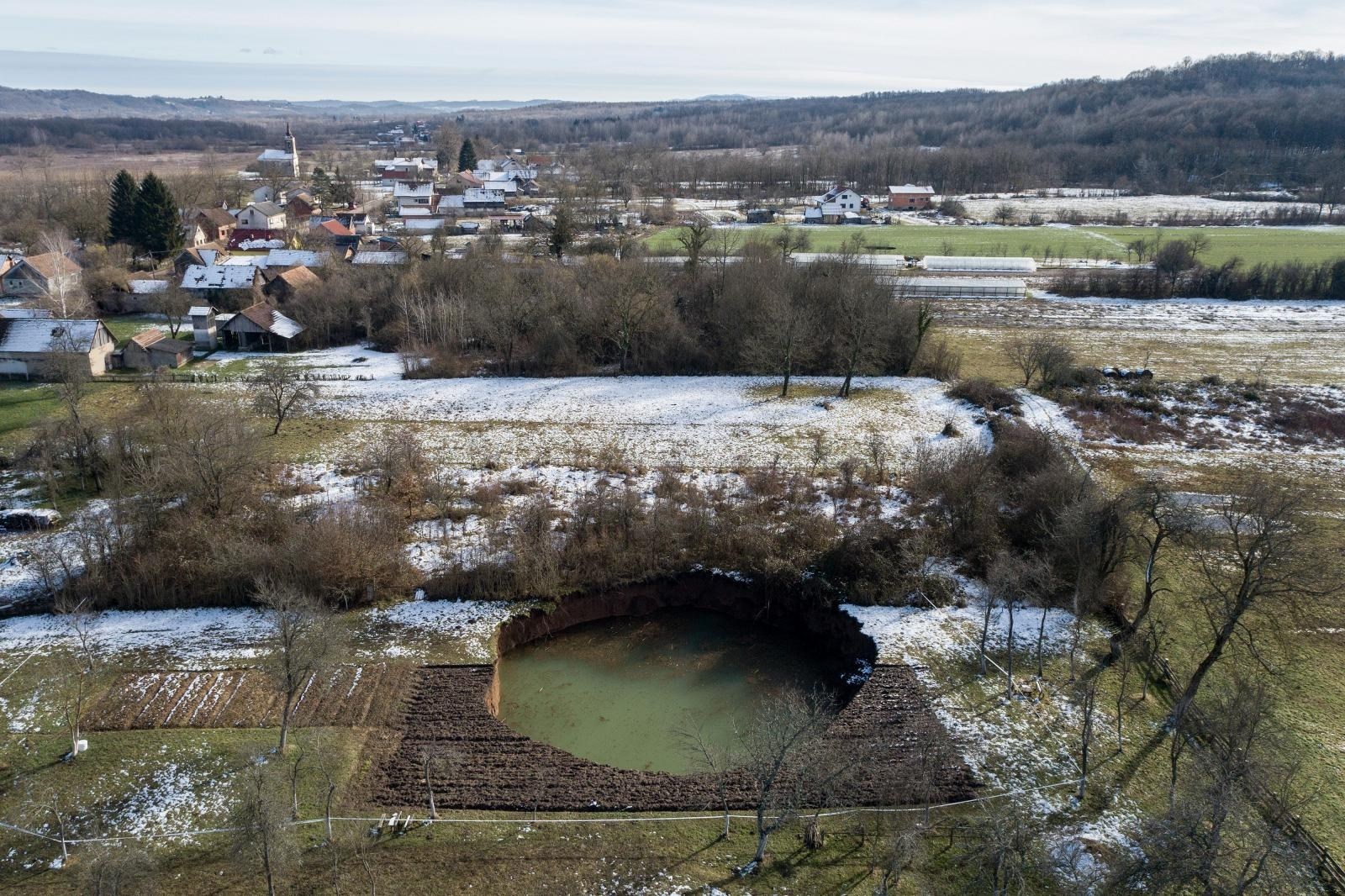 Uskoro počinje sanacija golemih rupa kod Petrinje nastalih nakon potresa