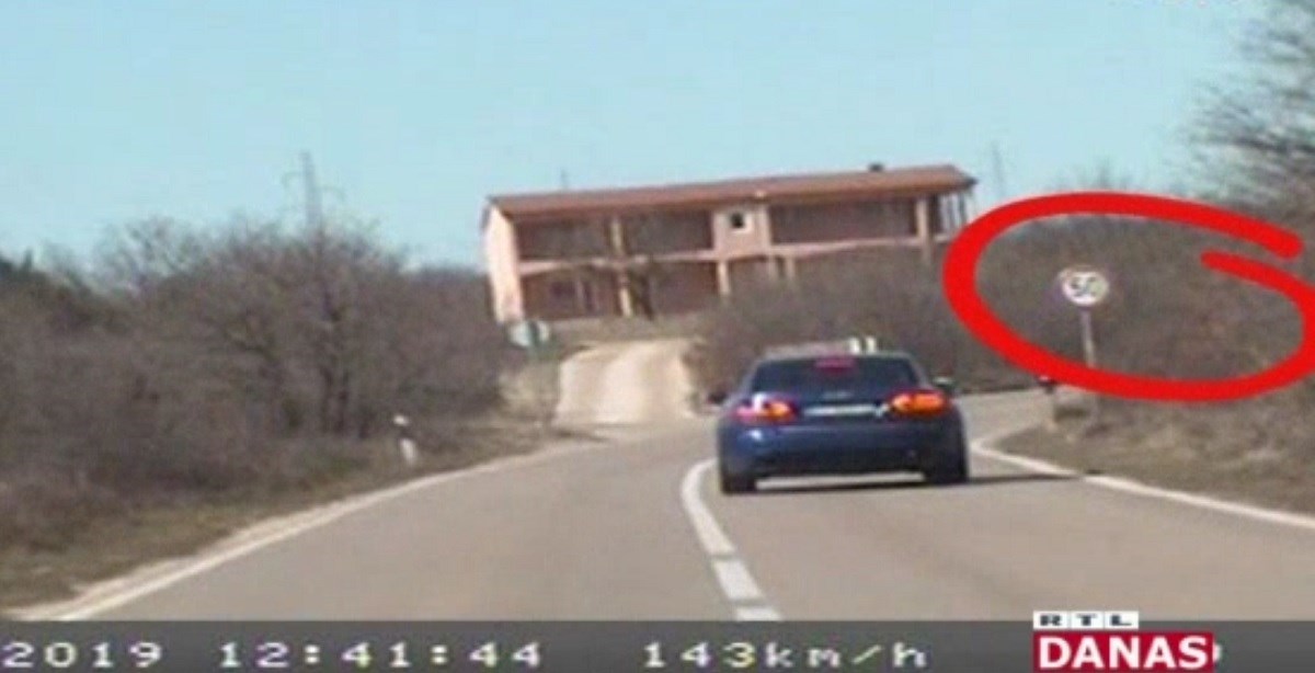 Zamjenik ravnatelja policije vozio 166 km/h, dozvoljeno je 50. Sve se zataškalo