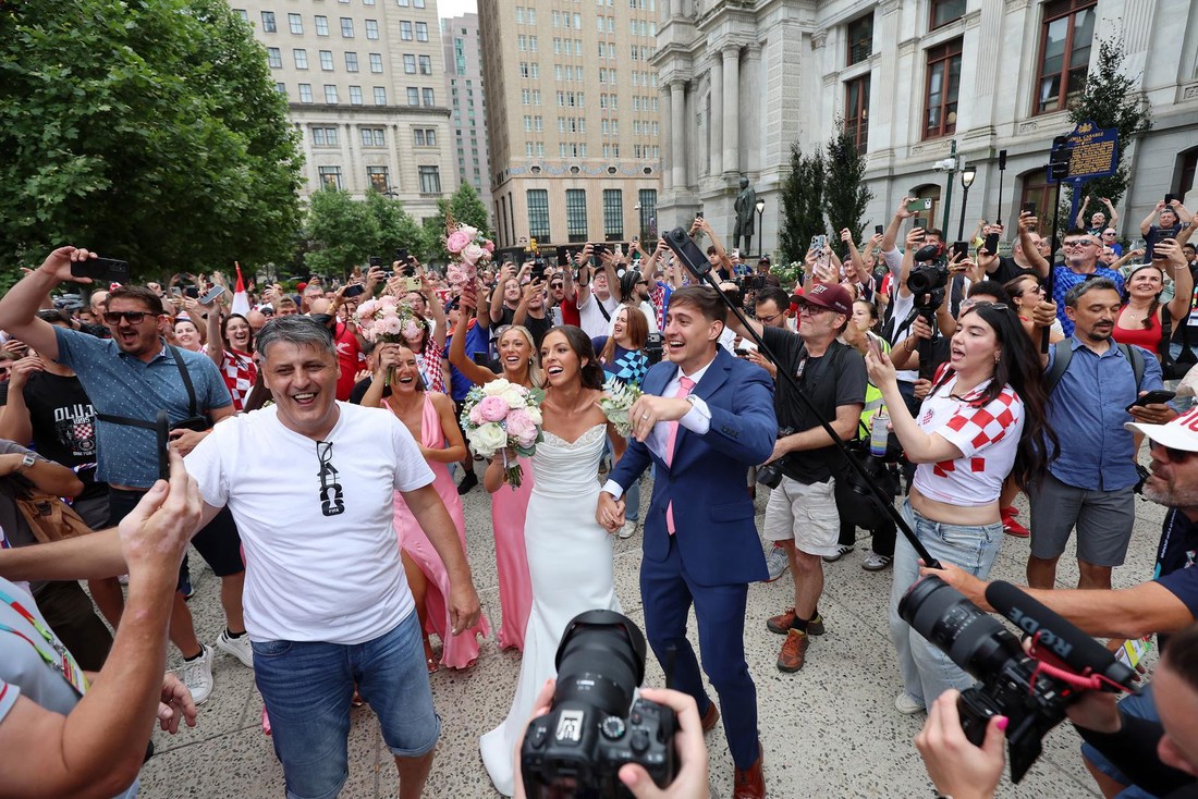 Mladenci koje su u Philadelphiji okružili navijači stižu u Hrvatsku