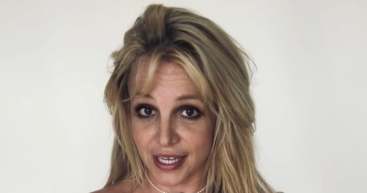 Britney Spears pozirala gola, fanovi tvrde da nešto nije u redu s fotkom
