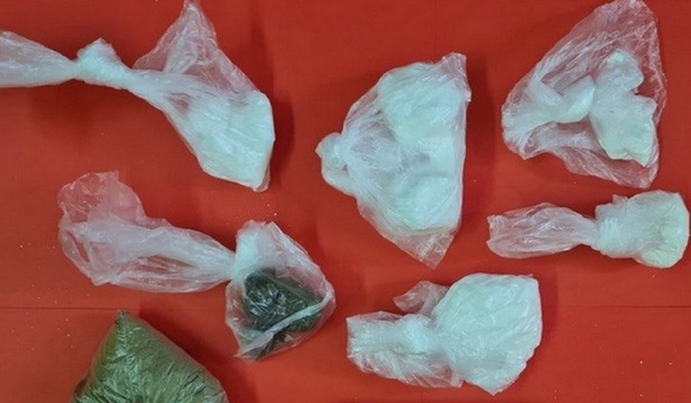 Kod dilerice (56) u Zadru pronađeni kokain, hašiš i marihuana