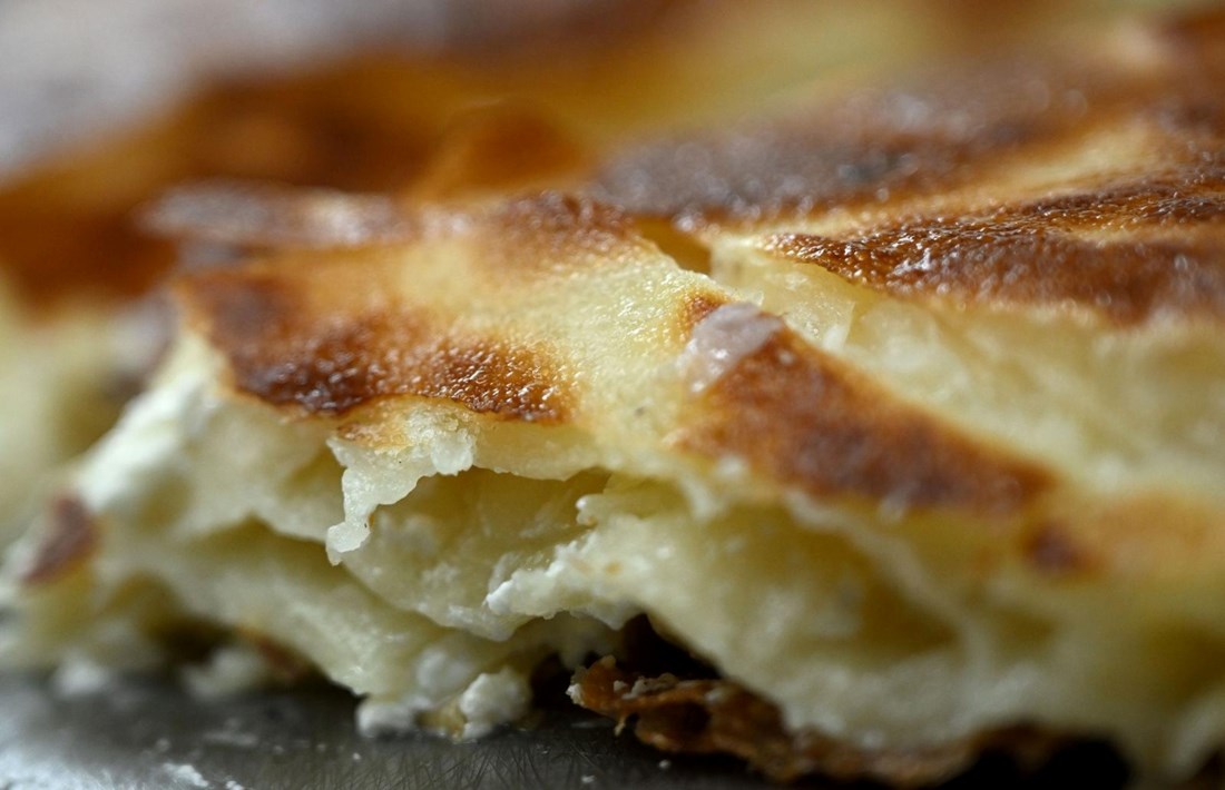 Turkinja pokazala kako napraviti burek u tavi za samo 15 minuta