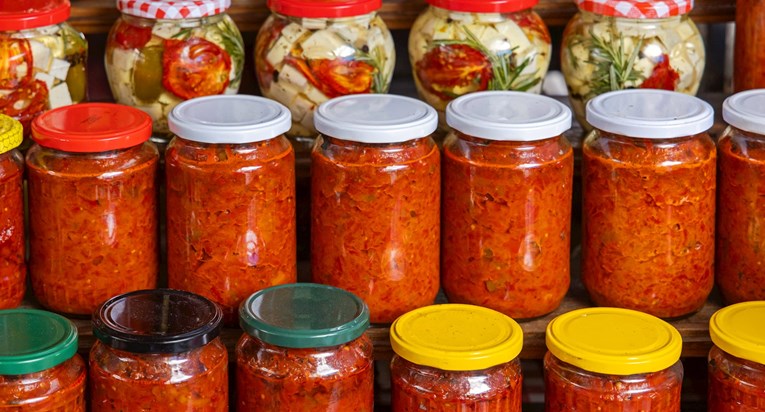 Ajvar veličanstveni - kako ga pripremiti, postoji li krivi i pravi način i zašto ne?