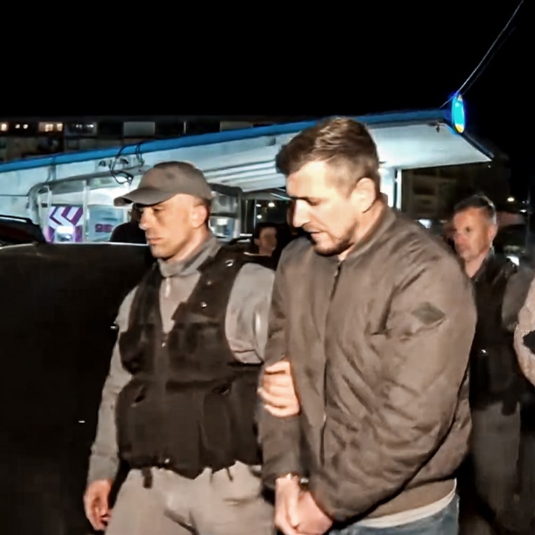 VIDEO Uhićeni zbog požara u Makedoniji u lisicama dovedeni na ispitivanje