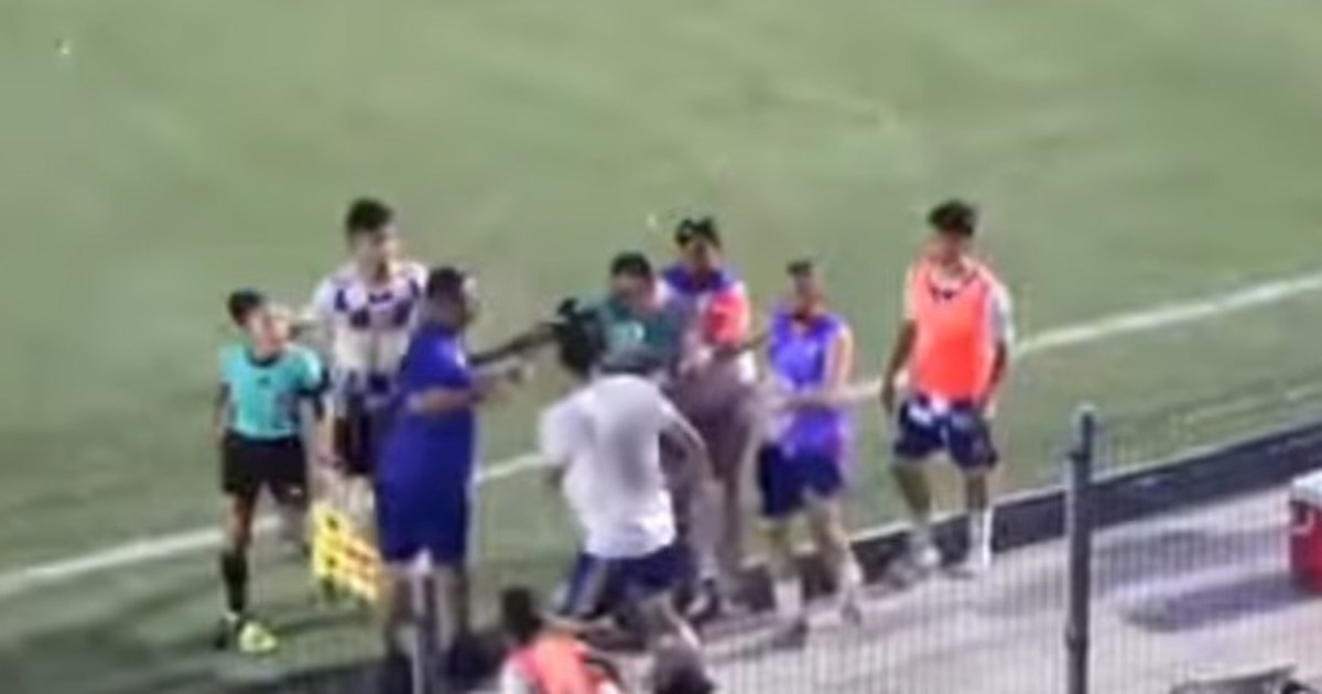 VIDEO Sutkinja mu pokazala crveni, on ju napao. Kasnije ga klub izbacio