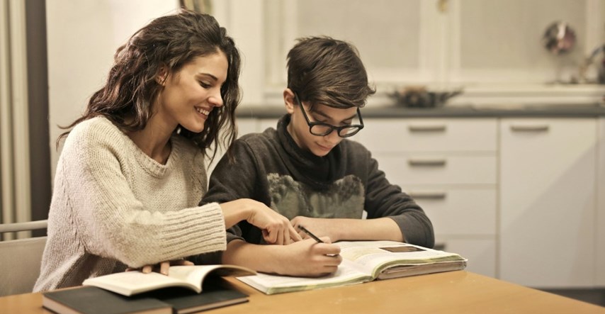 Trebaju li djeca pisati domaću zadaću? Evo što kaže stručnjakinja