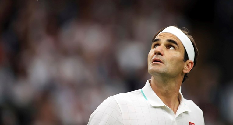 Težak poraz Federera u četvrtfinalu Wimbledona. Treći set je izgubio 6:0