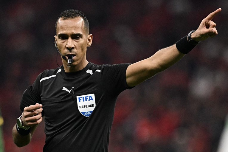 VIDEO Sudac pogurao domaćina prvenstva Afrike u polufinale. "Sramotno i patetično"