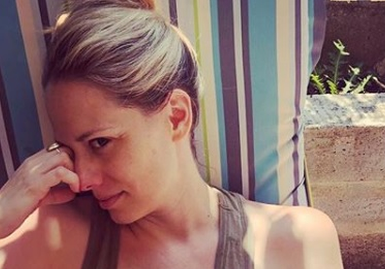 Jelena Veljača pokazala golu dojku pozirajući s kćerkicom: "Skinu vas do kosti"