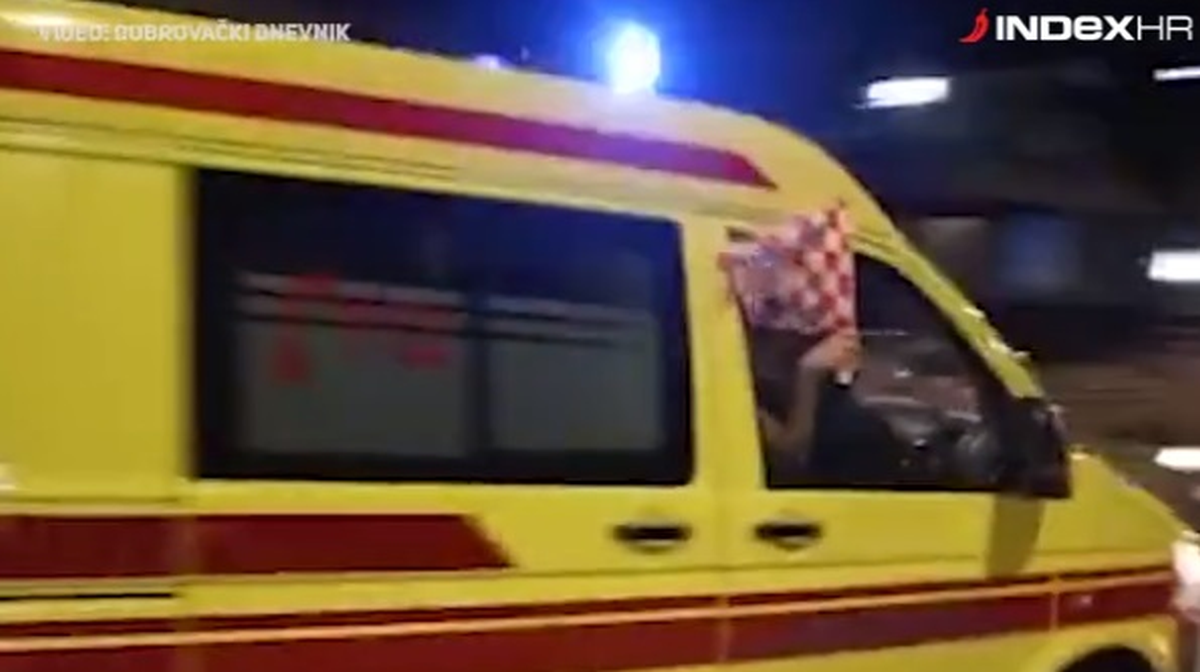Pogledajte kako je dubrovačka hitna pod rotirkama proslavila pobjedu Vatrenih