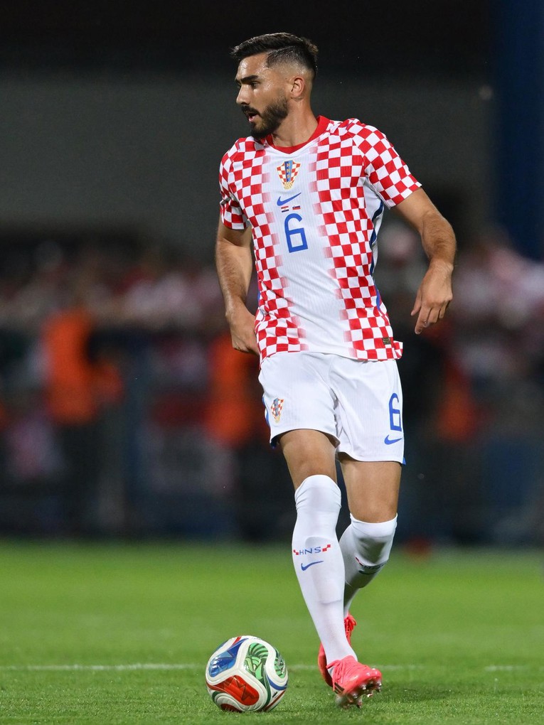 Broj 6 danas ima posebno značenje, a nosi ga hrvatski reprezentativac
