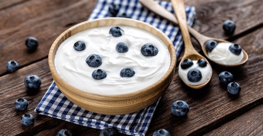 Četiri razloga zašto nikada ne biste trebali birati jogurte s niskim udjelom masti