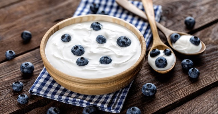 Četiri razloga zašto nikada ne biste trebali birati jogurte s niskim udjelom masti