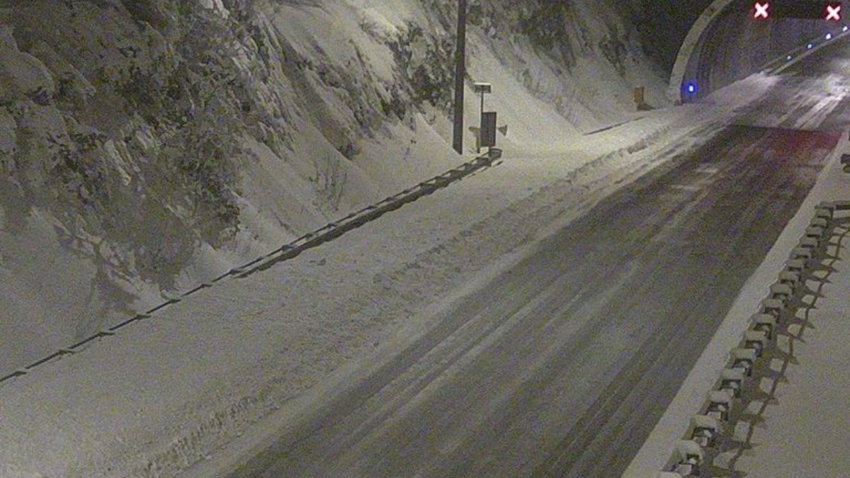 Autocesta A1 zatvorena zbog orkanskog vjetra i mećave