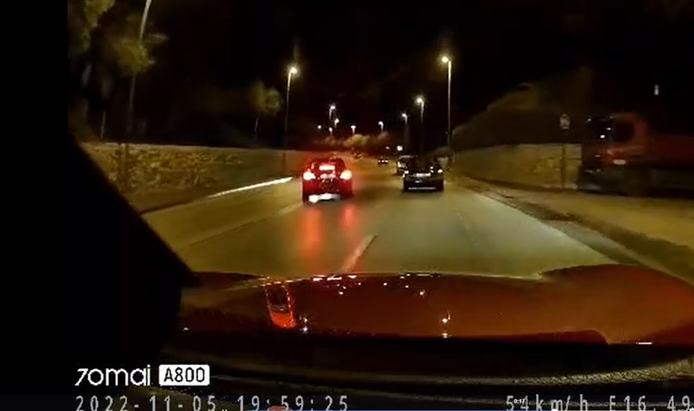 VIDEO Vozač naglo izgubio kontrolu nad Mercedesom u Splitu, jedva izbjegao sudar
