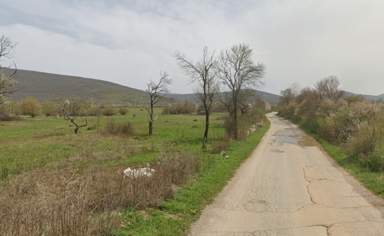 Vozač (21) autom naletio na konja kod Otočca. Teško je ozlijeđen, konj nije preživio