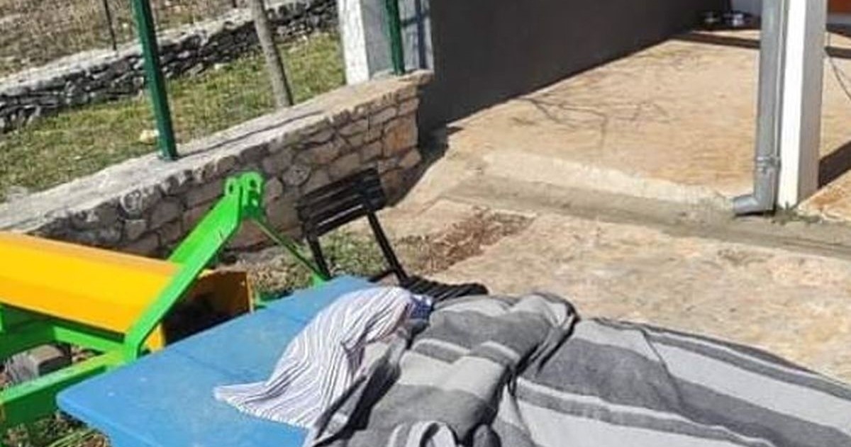 Fotografija iz Dalmacije nasmijala Facebook: Malo prilega posli ručka