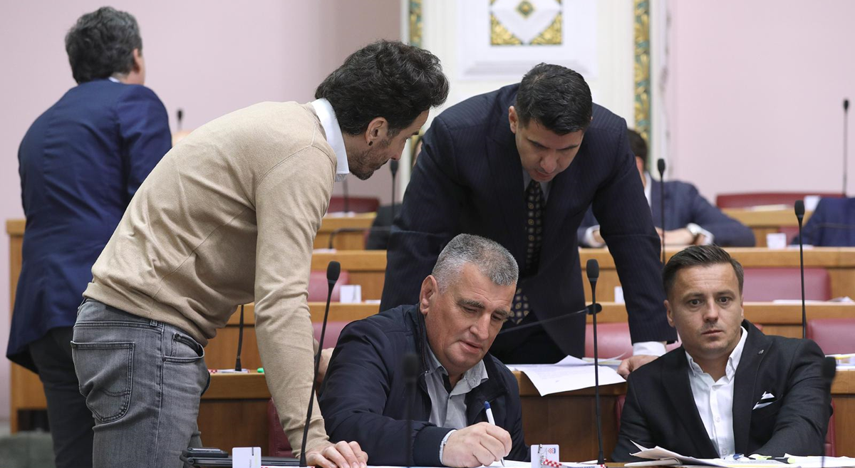 Ovo je lista zastupnika koji su dobili najviše kazni