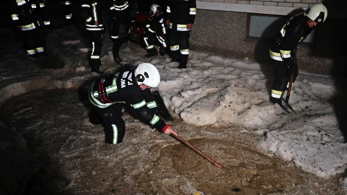 Olujno nevrijeme na sjeveru Hrvatske, vatrogasci uklanjali stabla, čistili ceste...