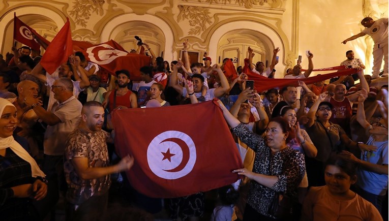 Tunižani na referendumu podržali novi ustav koji predsjedniku daje ogromne ovlasti