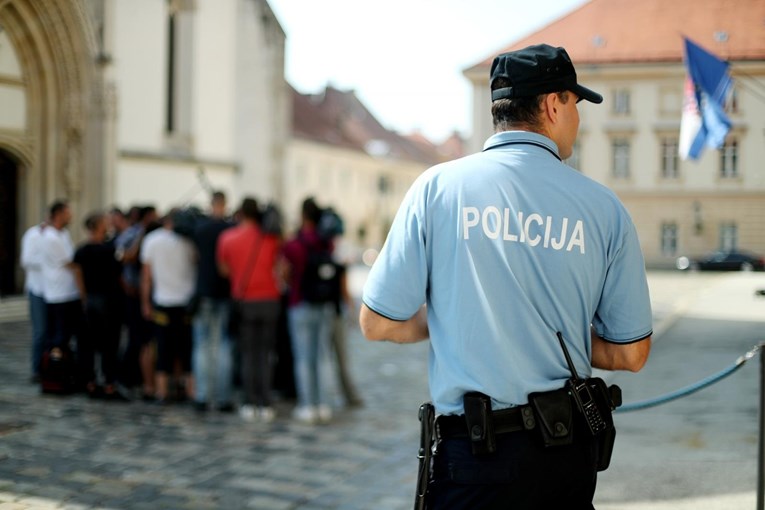 Lažni policajci prevarili ženu u Zagrebu. Jedan kazneno prijavljen, drugi u bijegu