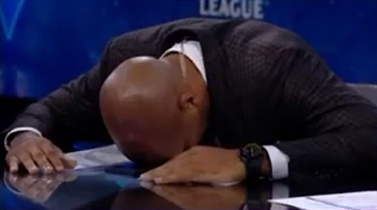 VIDEO Henry lupao glavom od stol i vikao: Kako ovo nije penal za Barcelonu?!
