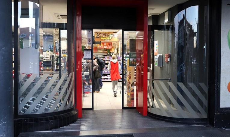 Porezna objavila koliko se kupovalo i trošilo ovu subotu u odnosu na prošlu